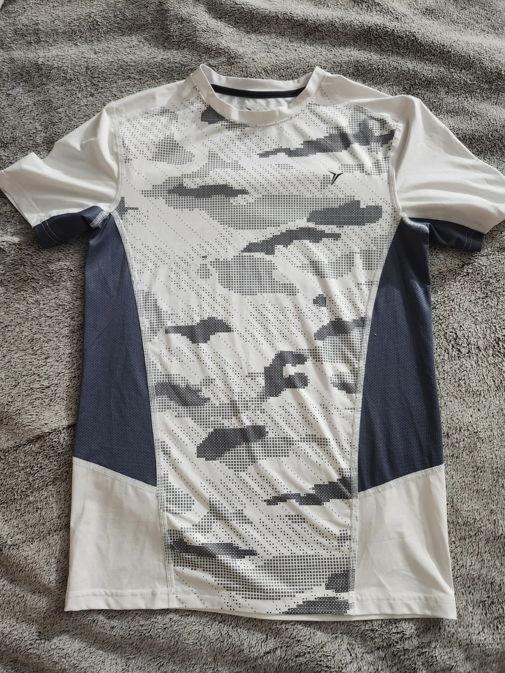 Old Navy Boy's Go Dry Performanc Tee Athletic Gray White Camo Active